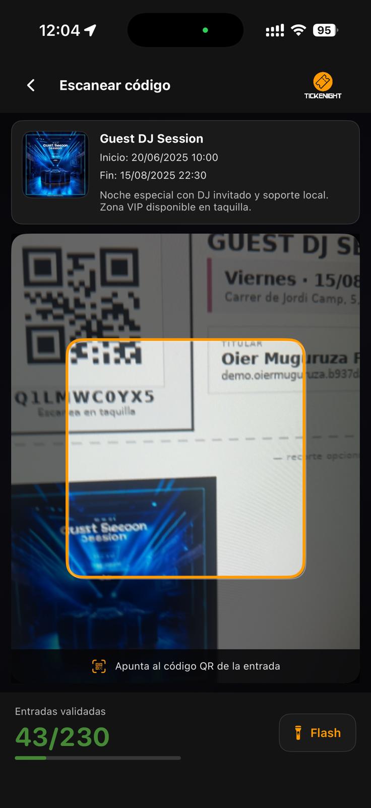 Tickenight Access iOS — escaneo de código QR en puerta